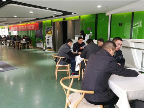 emc易倍股份第一届掼蛋角逐顺遂举行