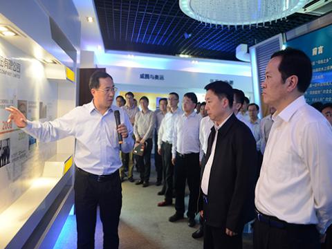 镇江市委书记夏锦文莅临emc易倍股份视察